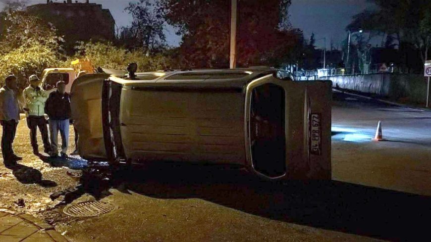 Çorlu'da otomobil ile hafif ticari araç çarpıştı; 3 yaralı