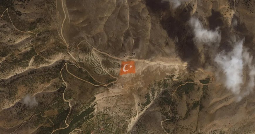 GÖKTÜRK objektifinden Anadolu. Dağlara işlenen Türk bayrakları ve Atatürk portresi görüntüleri